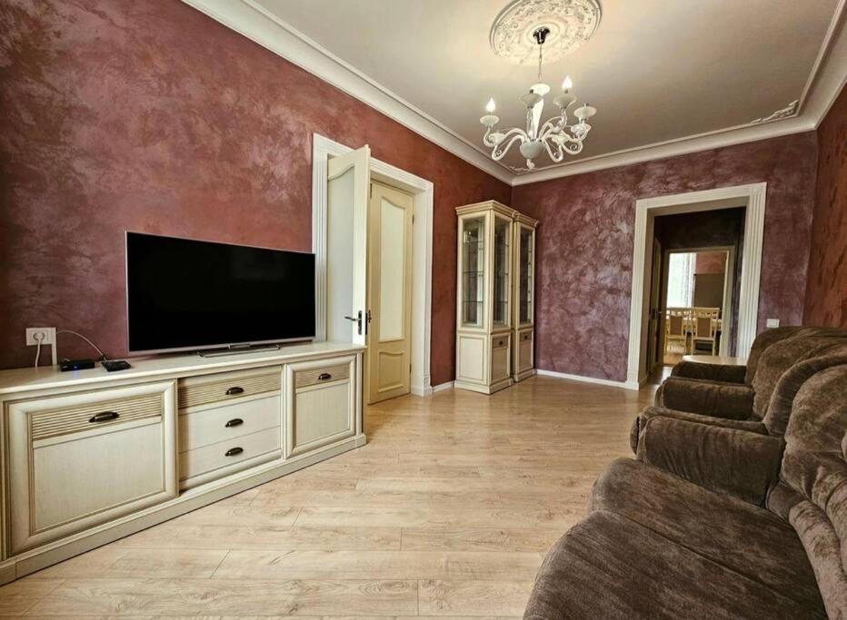 Luxury Apartment In The Center Chisinau Exterior photo
